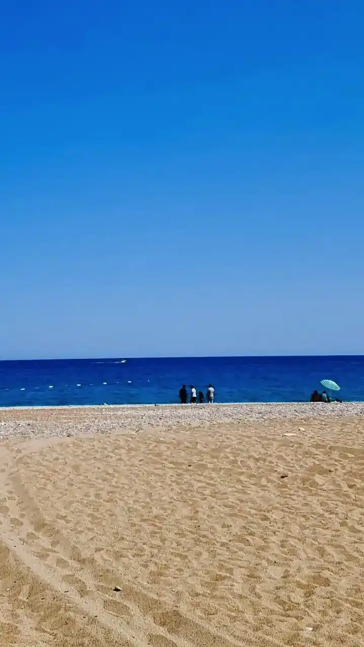 Portugal Beach Holistic healing essentials on the Portugal retreat with improved sleep and recovery. with the aid of Matai Yoga and slimmer solutions hypnotherapy you will feel rejuvenated on this retreat.